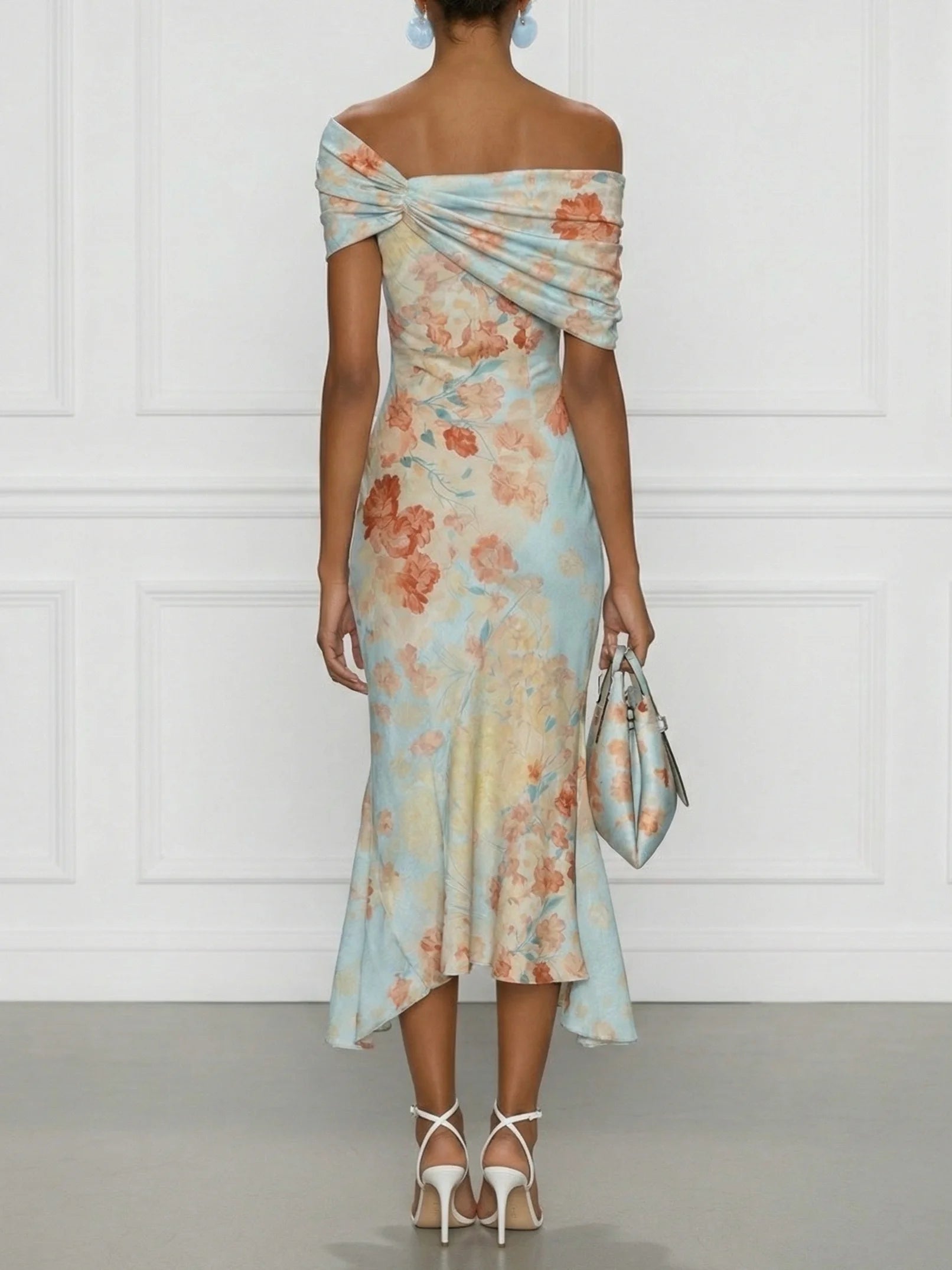 Lissée Paris™ | Victoire | Robe midi sirène à épaules dénudées et imprimé floral bleu