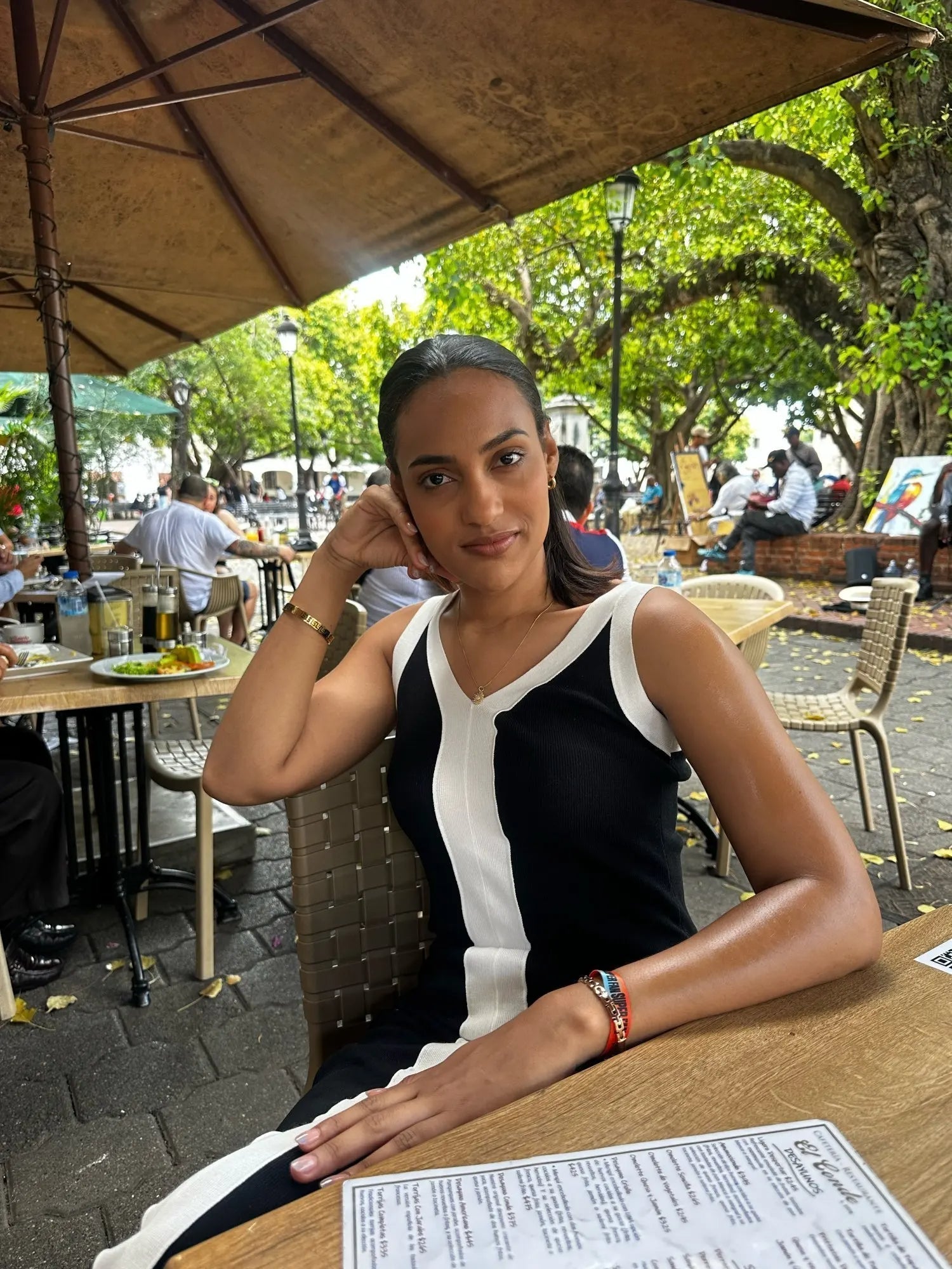 Lissée Paris™ | Robe à décolleté en V