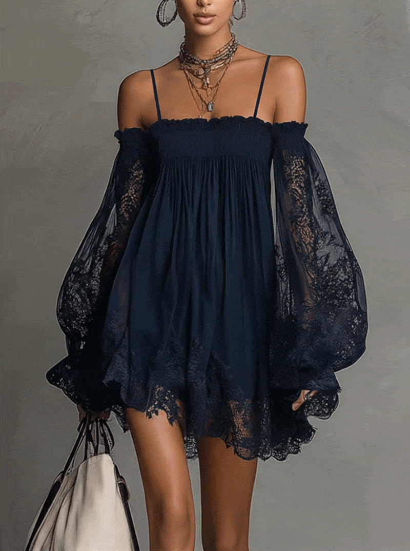 Lissée Paris™ | Noémie | Robe courte en mousseline bleu marine à épaules dénudées et finitions dentelle